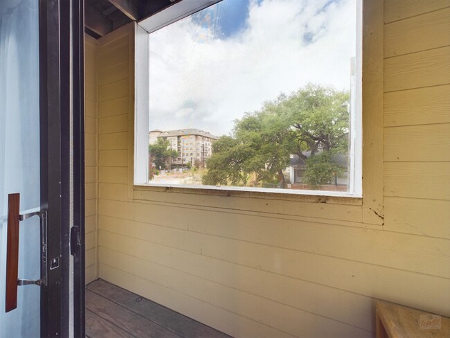 Building Photo - 2510 San Gabriel St