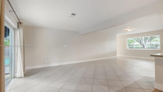 Building Photo - 740 Beachwood Ln