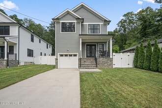 Building Photo - 13 Thomas Ln