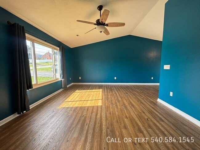 Building Photo - 3615 Ellen Dr