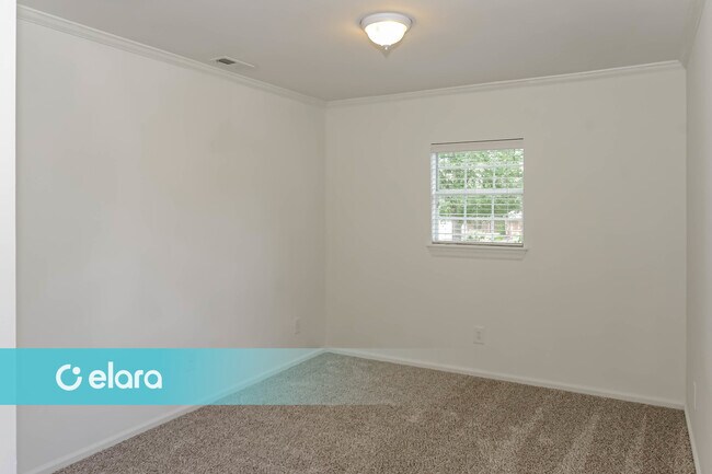 Building Photo - 518 Sussex Dr SW