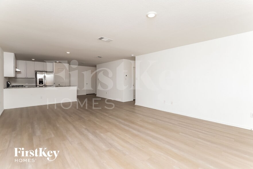 Building Photo - 10643 Erinita Way