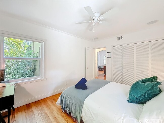 Building Photo - 1419 NE 4th Ct