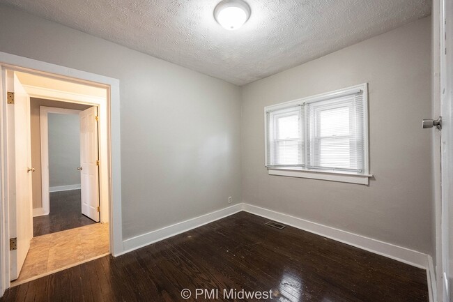 Building Photo - 1621 E 49th St