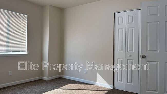 Building Photo - 983 S Palomar Dr