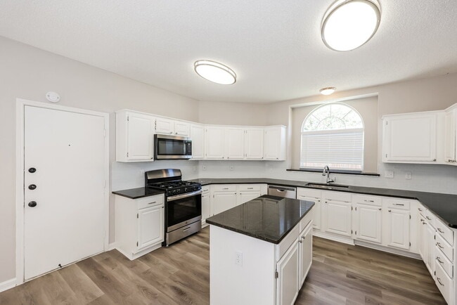 Building Photo - 1148 Devonshire Dr