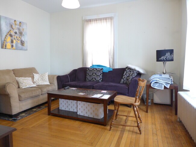 Primary Photo - 28 Eastburn St