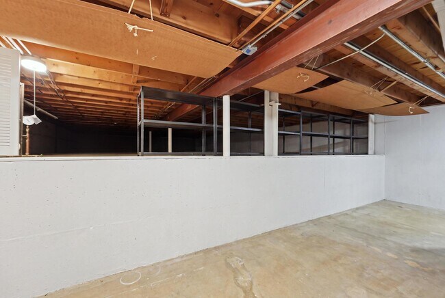 Building Photo - 317 E Forest Ln