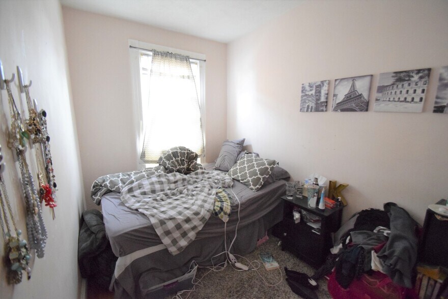 Building Photo - 3 Warwick St