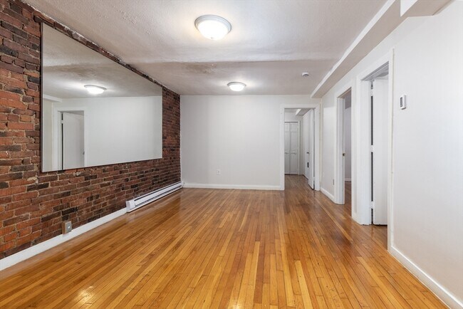 Building Photo - 16 Cumberland St