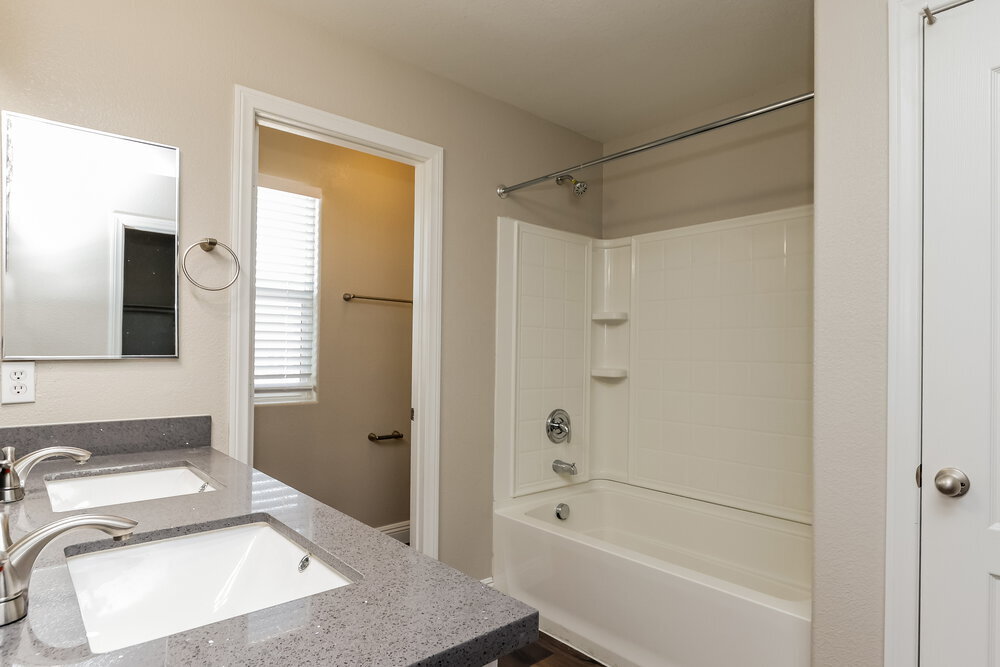 Building Photo - 7458 Earnshaw Ave