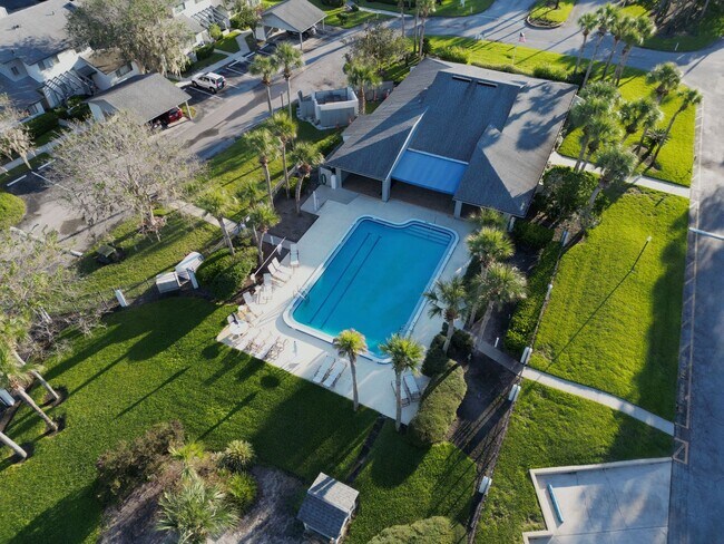 Building Photo - Furnished Unit in Fountain Gate Condo Asso...