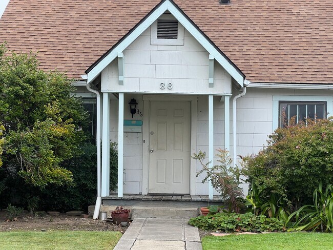 Building Photo - 36 N Peach St