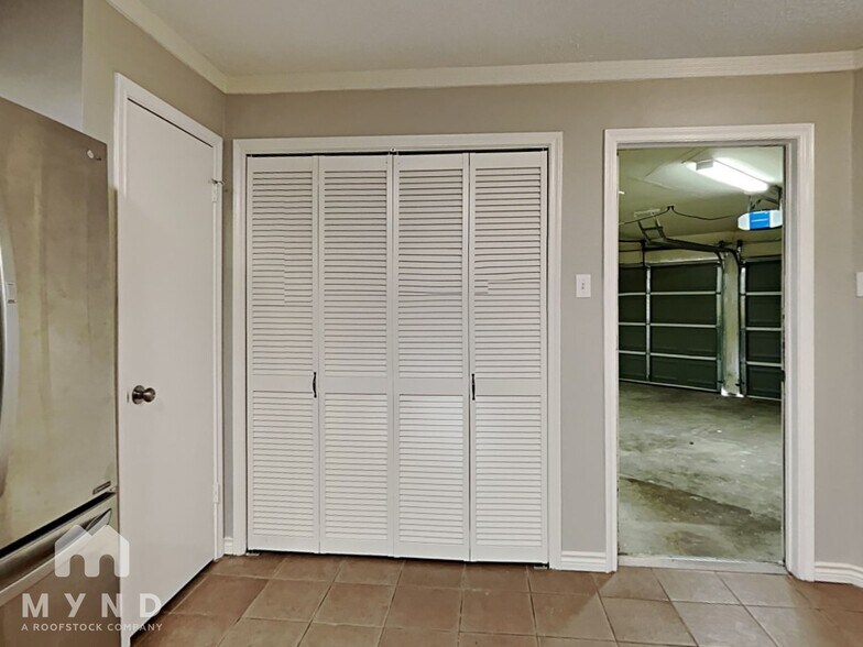 Building Photo - 3006 Avanti Ct