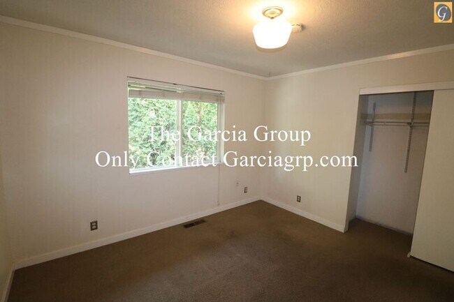 Building Photo - 7621 SW 25th Ave