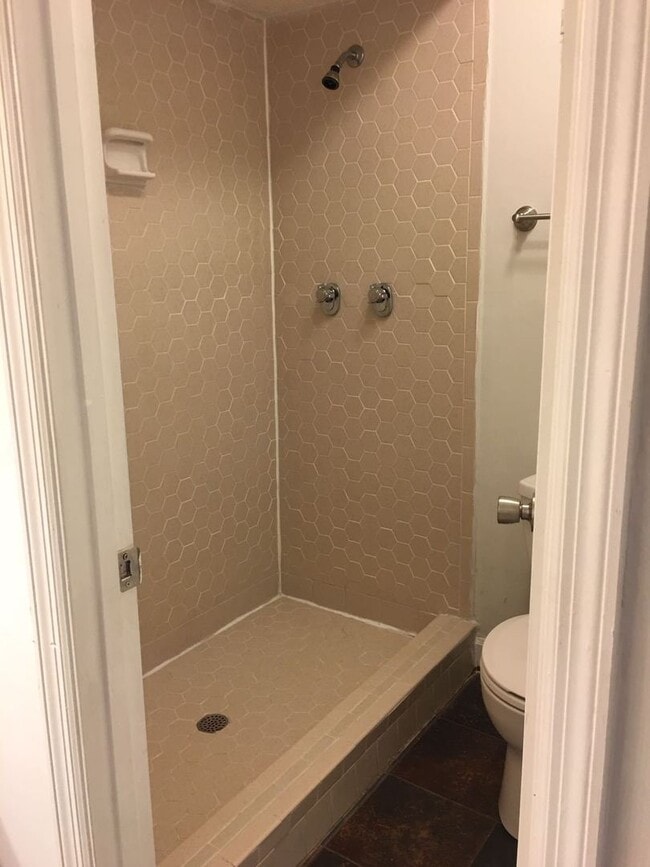 Building Photo - Renovated 2 Bedroom / 2 Bath Condo for Rent
