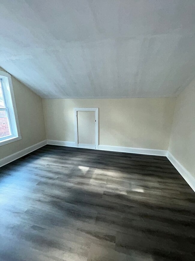 Building Photo - 510 N Hermitage Ave