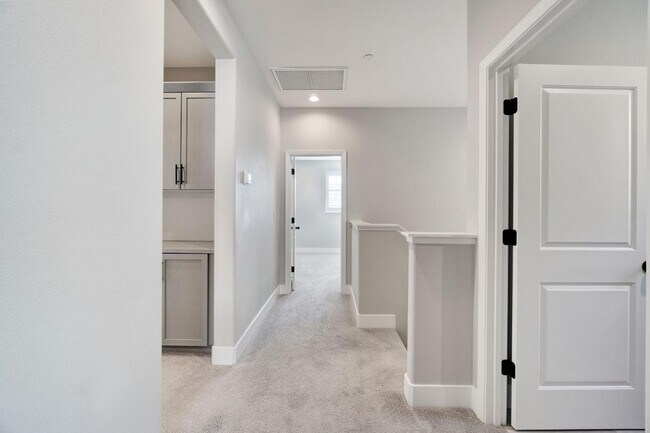 Building Photo - 4415 Horizon Dr