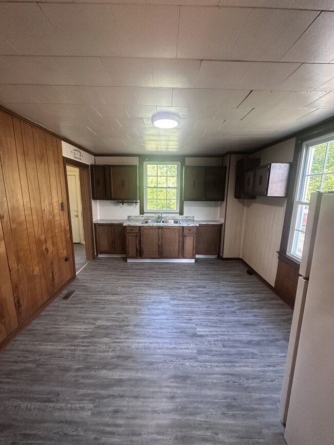 Building Photo - 66 Carlson Ave