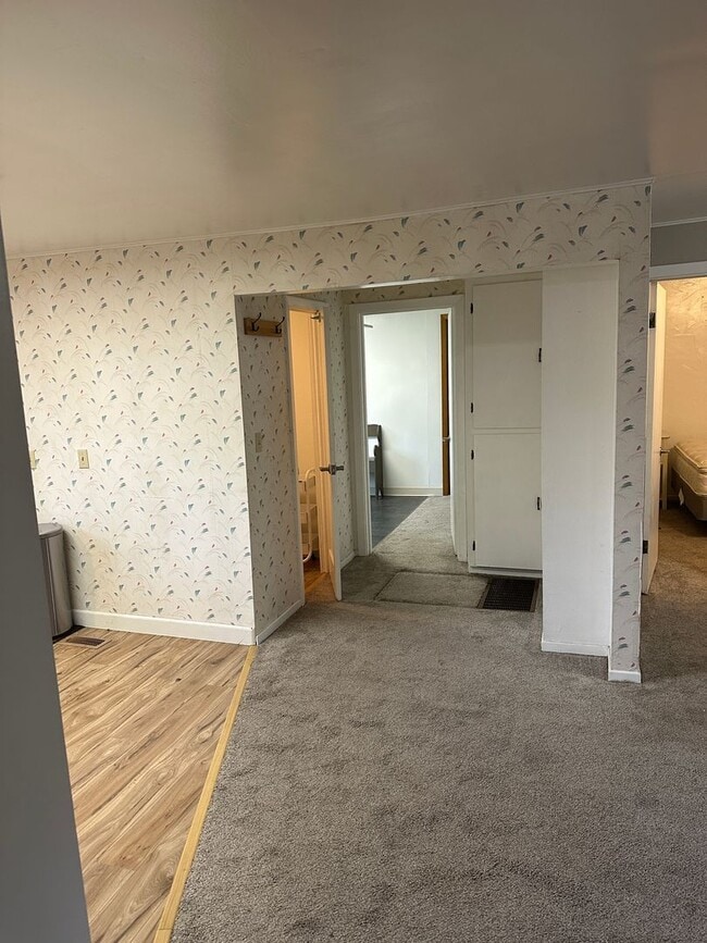 Building Photo - Furnished 2 Bed/1 Bath w/Fenced Yard & Sto...