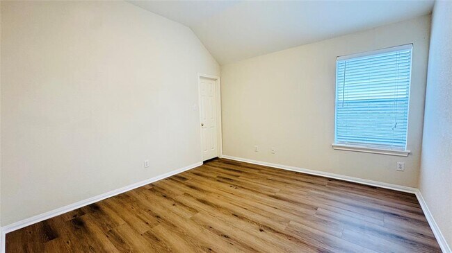 Building Photo - 3218 Oak Cliff Ln