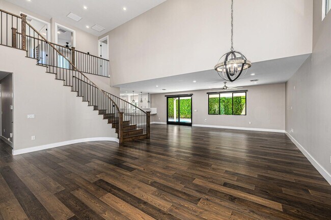 Building Photo - 3821 E Devonshire Ave