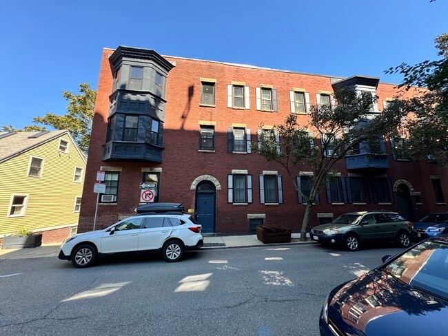 Building Photo - 3 Bartlett-Rent Specials!!