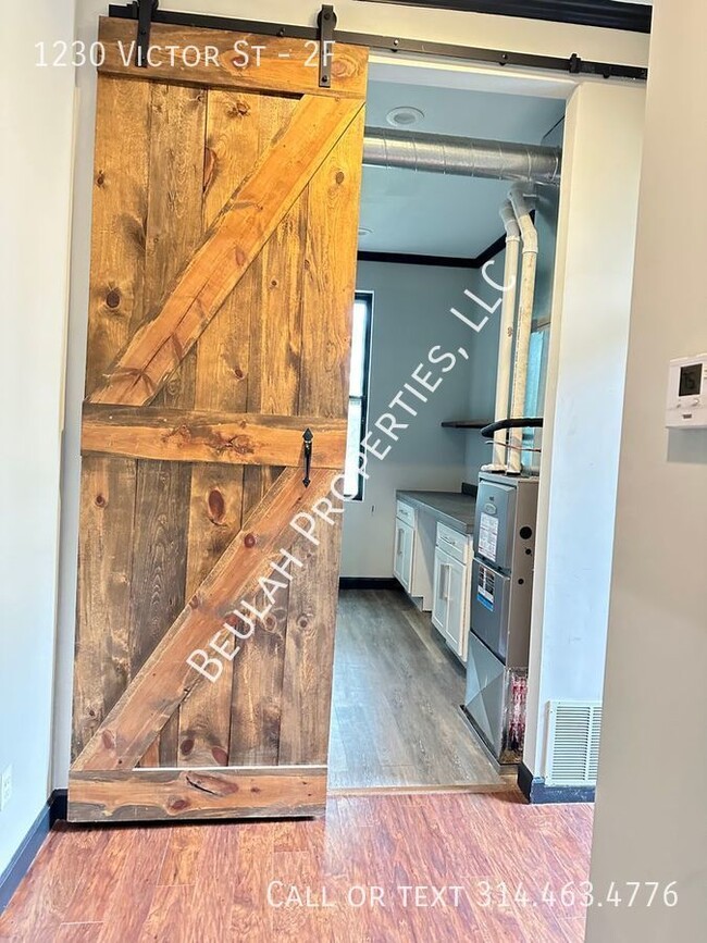 Building Photo - Newly Renovated 2BD/2BA in Walkable Soulard