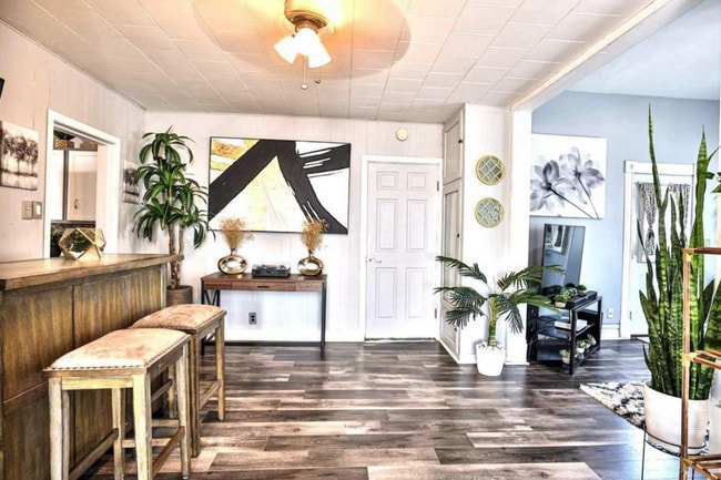 Building Photo - 202 W North St