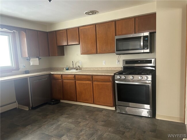 Building Photo - 781 Campbell Blvd