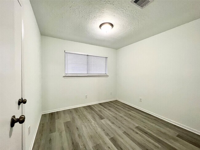 Building Photo - 947 Grand Jct Dr