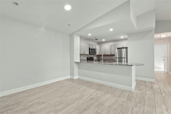Building Photo - 4045 Crockers Lake Blvd