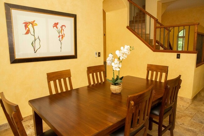 Building Photo - Spacious 4-Bedroom Retreat in Haiku with S...