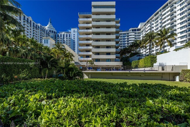 Building Photo - 1623 Collins Ave