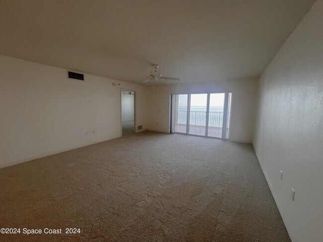 Building Photo - 7048 Sevilla Ct