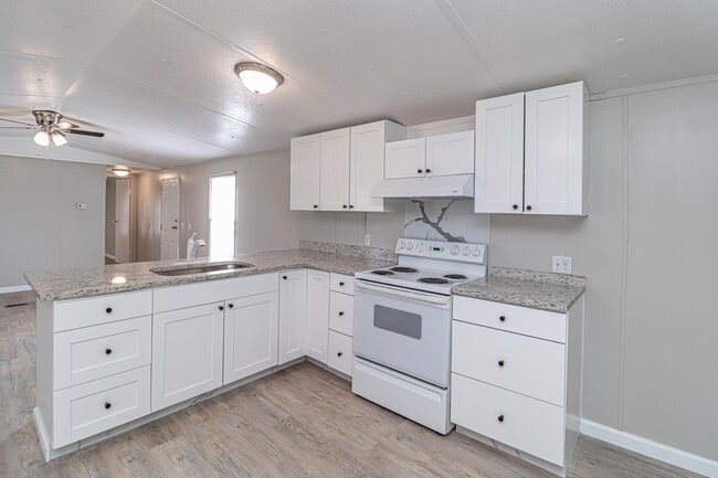 Building Photo - ADORABLE 2 BR | 2 BA in Pikeville * Weekly...