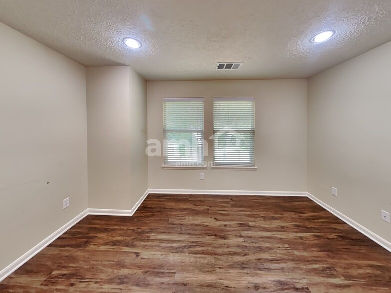 Building Photo - 2330 Colonial Springs Ln