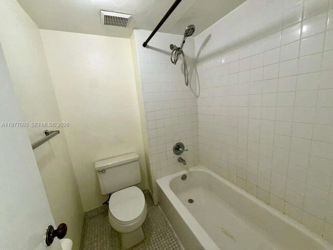 Building Photo - 16481 Blatt Blvd