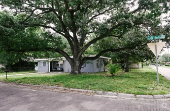 Building Photo - 7016 S De Soto St