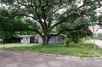 Building Photo - 7016 S De Soto St
