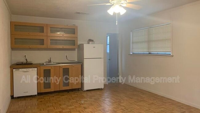 Building Photo - 609 Bissonet Ln