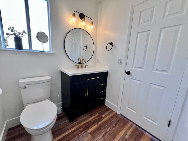 Building Photo - $2,395 Gettysburg & Minnewawa, 3 Bedroom 2...