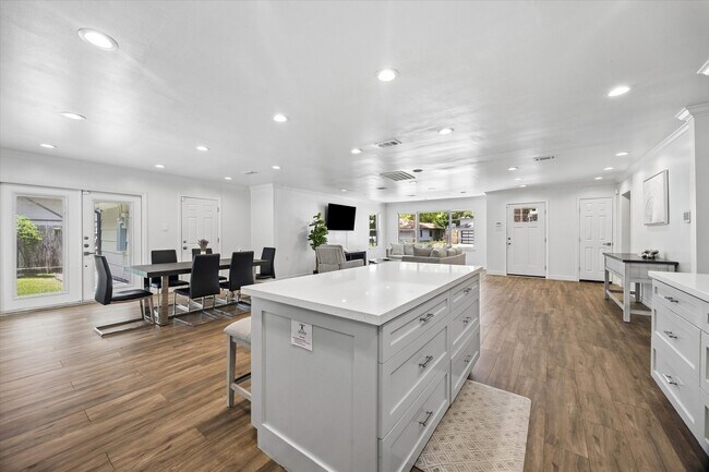 Building Photo - 2811 Conway St