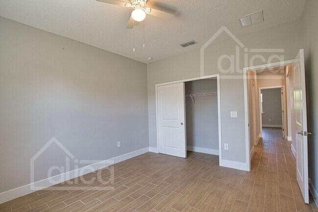 Building Photo - 1610 Rada Ln