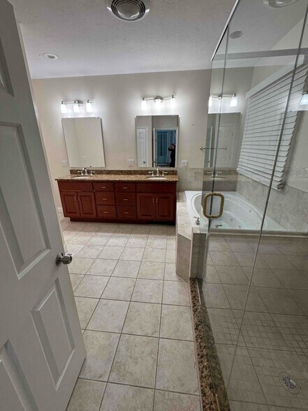 Building Photo - 32 Autumn Ridge Rd