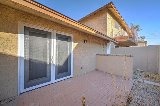 Building Photo - 3301 W Loma Ln