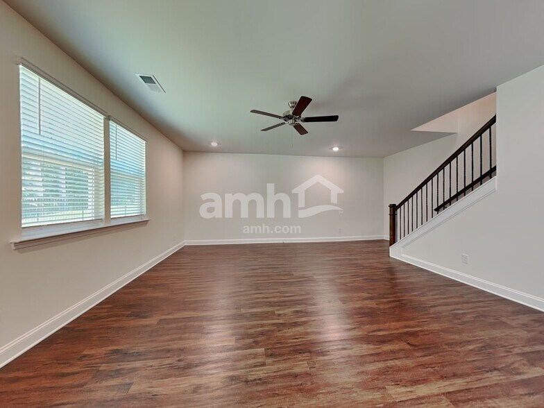 Building Photo - 636 Rivermist Dr
