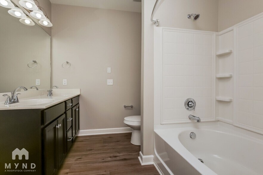 Building Photo - 2233 Dale View Dr