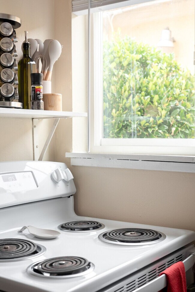 Building Photo - 5248 SE Stark St