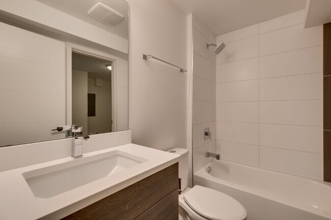 Building Photo - Modern Ballard 3 bedroom townhome for rent!